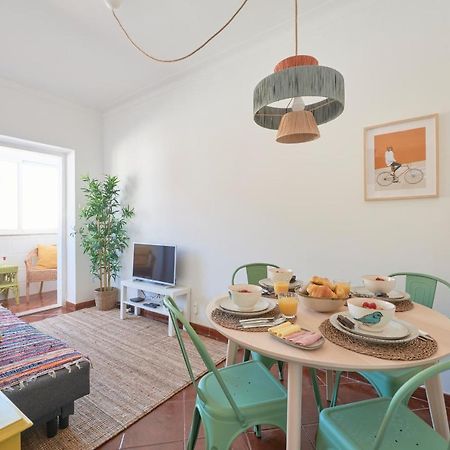 Central & Sunny 2Br Apt Near Beach, By Timecooler Setúbal Extérieur photo