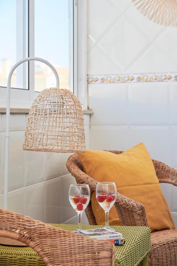 Central & Sunny 2Br Apt Near Beach, By Timecooler Setúbal Extérieur photo