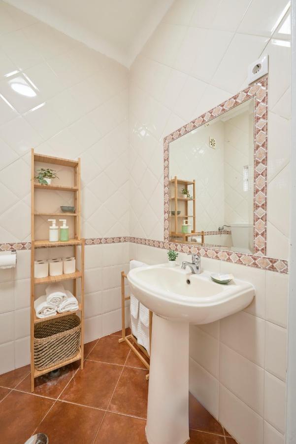 Central & Sunny 2Br Apt Near Beach, By Timecooler Setúbal Extérieur photo