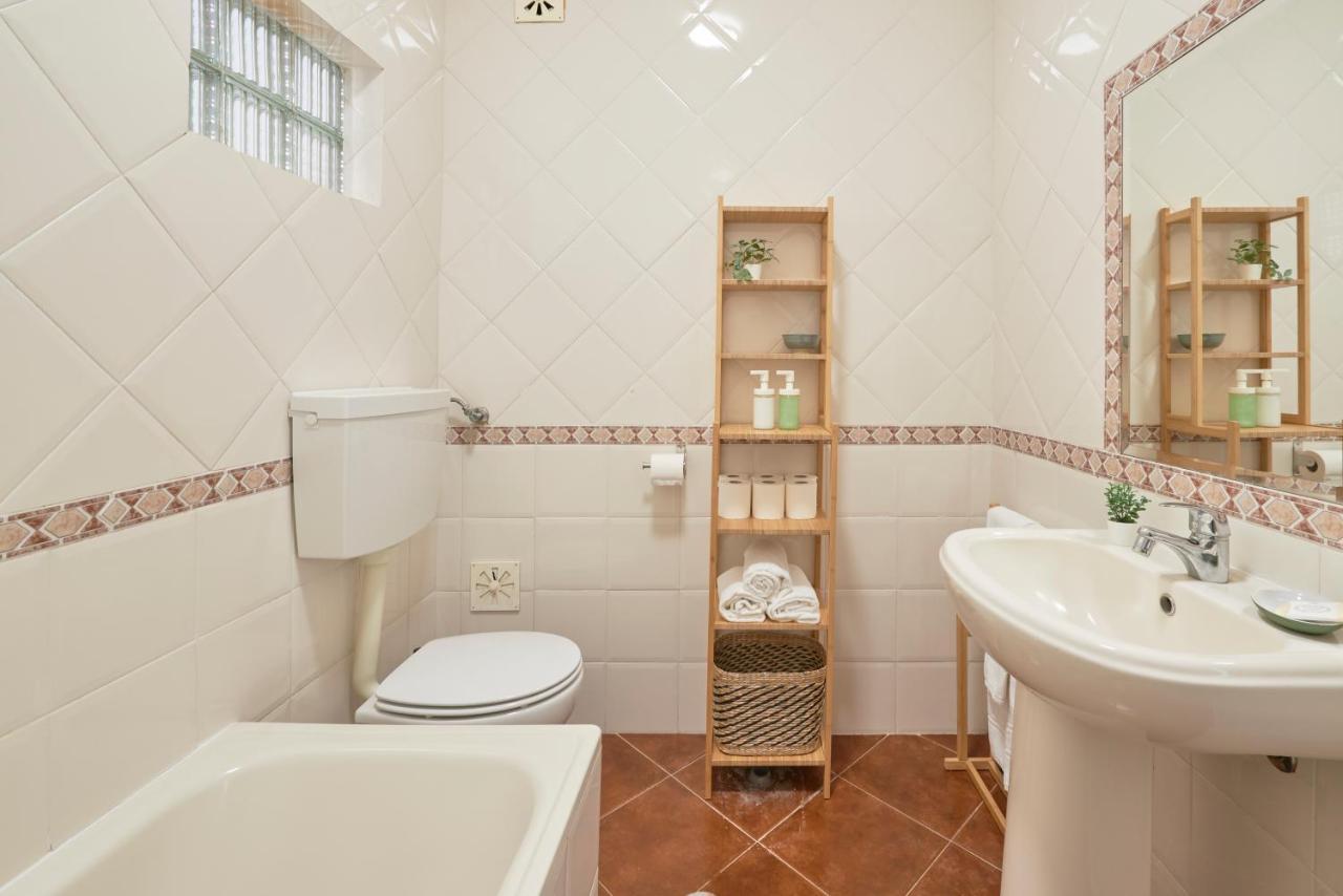 Central & Sunny 2Br Apt Near Beach, By Timecooler Setúbal Extérieur photo