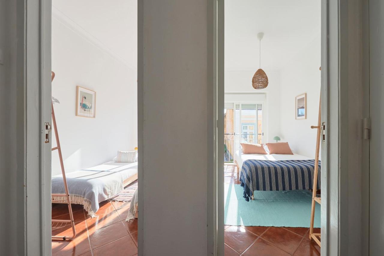 Central & Sunny 2Br Apt Near Beach, By Timecooler Setúbal Extérieur photo