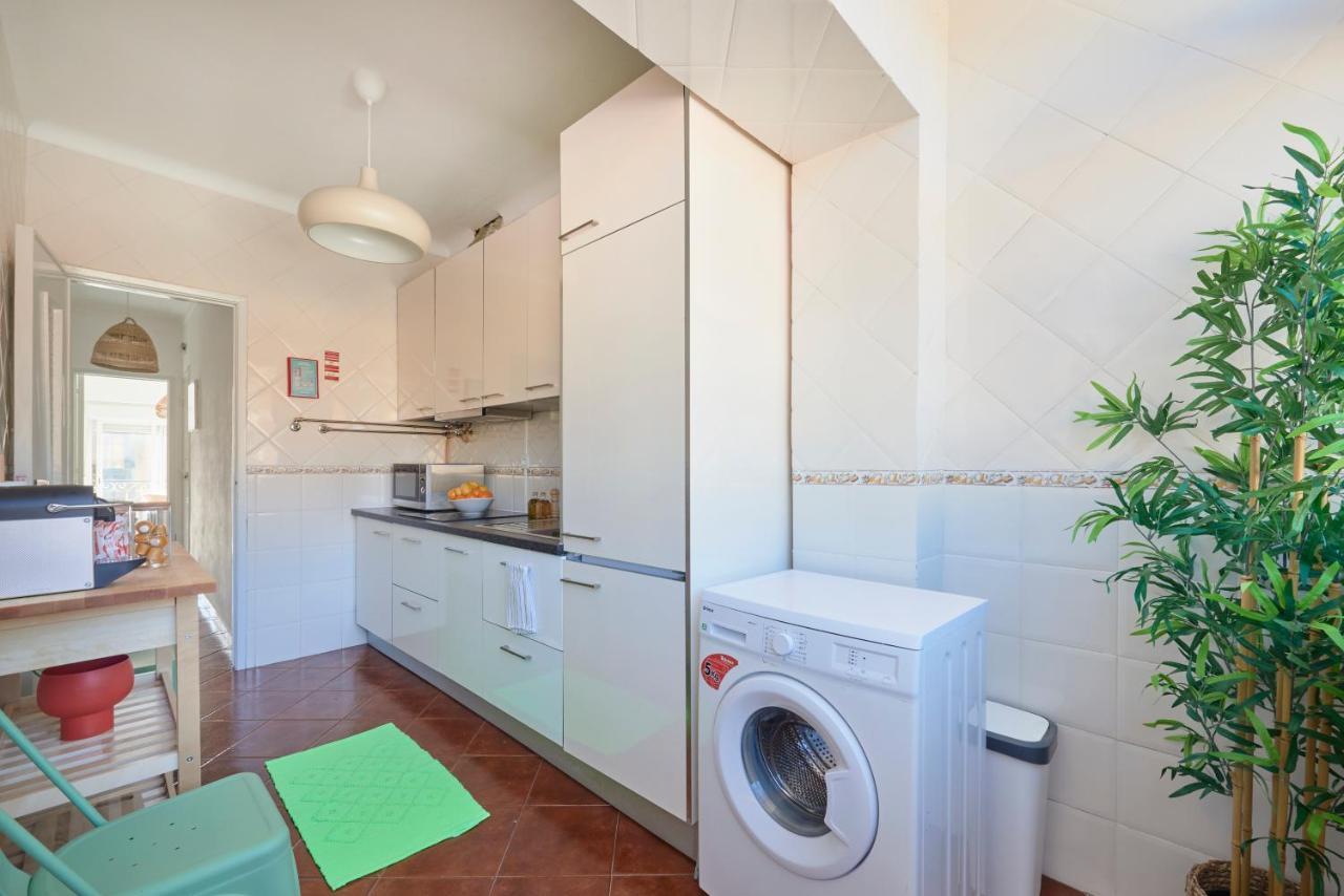Central & Sunny 2Br Apt Near Beach, By Timecooler Setúbal Extérieur photo
