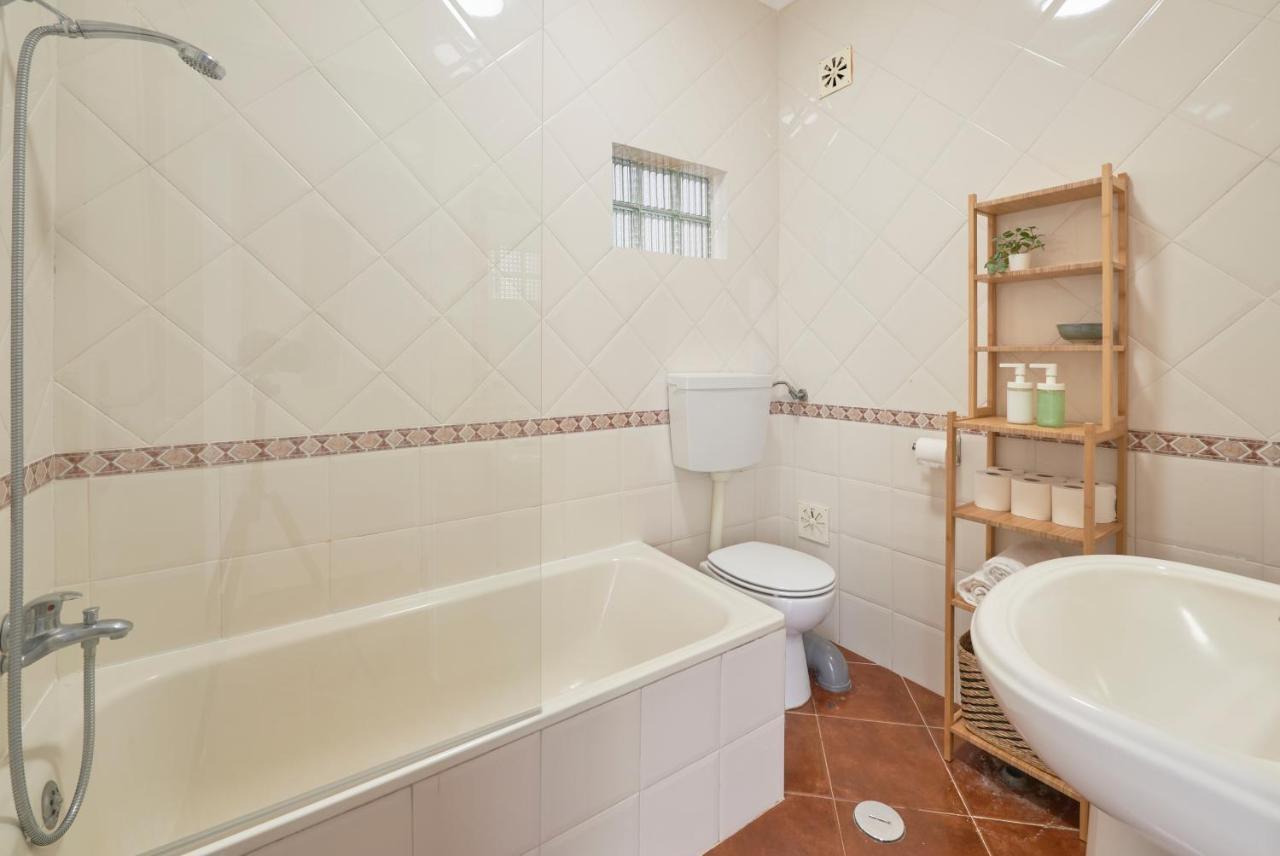 Central & Sunny 2Br Apt Near Beach, By Timecooler Setúbal Extérieur photo